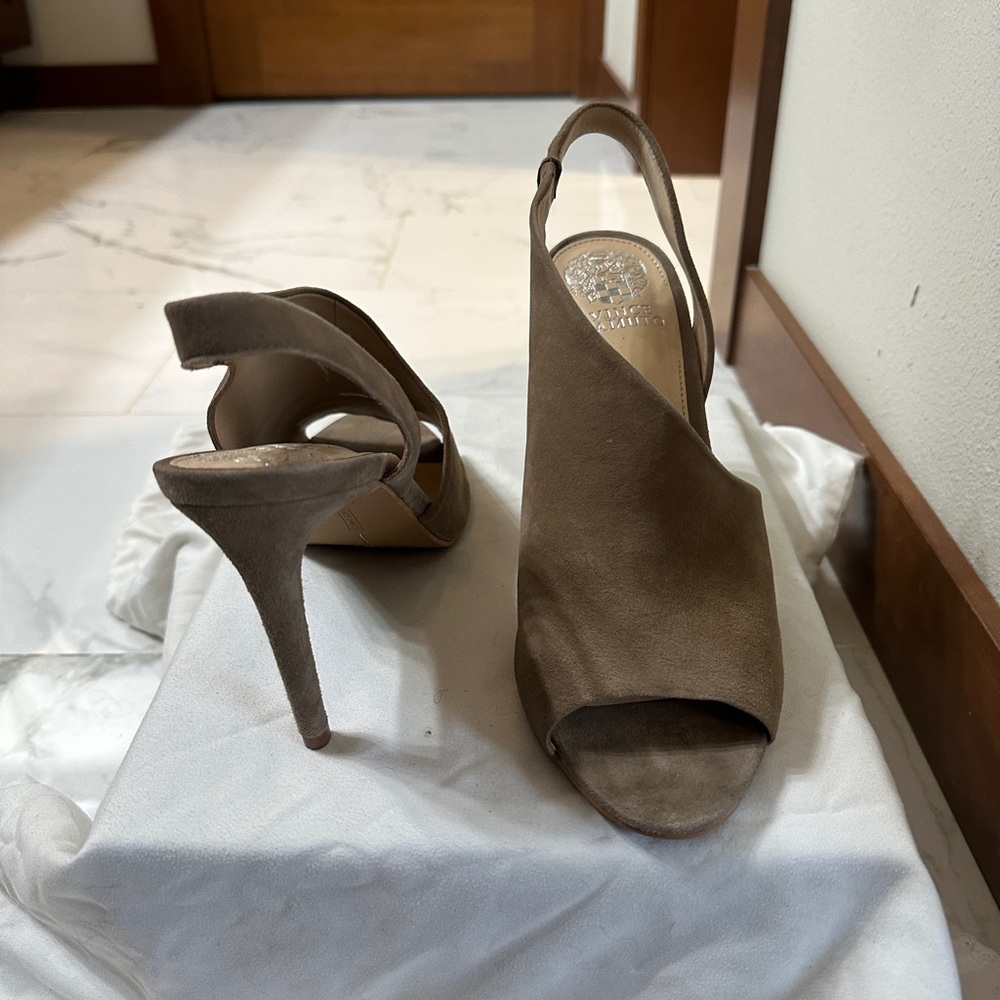Vince Camuto- Tan Heeled Sandals. Size 10, 4 1/4” Heel.